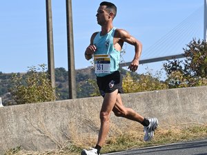 Course à pied : Michaël Bouche remporte les 100 km de Millau pour sa première participation, Stéphanie Gicquel sous les huit heures