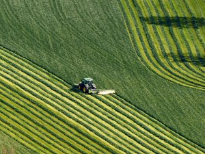 Son broyeur se bloque, il donne un coup de pied dedans pour le remettre en marche : l'agriculteur se fait arracher les cinq orteils