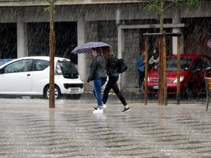 Orages et pluie-inondation : 20 départements vont basculer en vigilance mardi en vue du "premier épisode fortement pluvieux de la saison"
