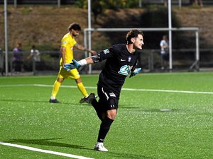 Football : les gants d'or de Mattéo Blanc, héros pour Comtal de la séance de tirs au but face à Canet en Coupe de France