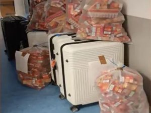 Ils arrivent à l'aéroport avec 12 valises cachant 11 700 paquets de cigarettes : leur voyage en France se prolonge en prison
