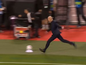 VIDÉO. "Je suis obligé de shooter dedans" : la célébration iconique de Zinédine Zidane sur le but libérateur de Michael Olise, contre la Belgique