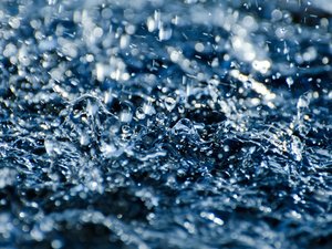 Vigilance rouge pluie et inondations dans le Gard et l'Hérault : précipitations diluviennes, cours d'eau qui enflent, circulation des trains interrompus, le point sur les intempéries à la mi-journée