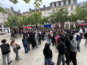 Manque de profs, conditions précaires en classe, Parcoursup... À Rodez, des tensions lors de la manifestation des lycéens qui réclament plus de moyens