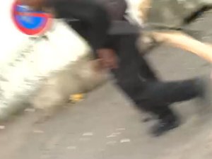 VIDÉO. "Cette agression ciblée est intolérable" : un journaliste de M6 pris à partie lors du blocage d'un lycée, sa caméra fracassée à coups de marteau