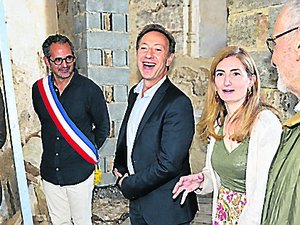 "Pour l'histoire du lieu et son intégration au paysage" : Stéphane Bern salue le travail de restauration du patrimoine de ce village de l'Aveyron