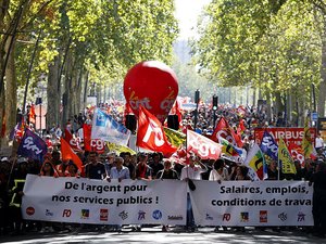 "Il est indispensable de revenir à l'équilibre" : retraites, salaires des fonctionnaires, collectivités locales, dépenses de santé... Le tour de vis du gouvernement pour le budget 2027