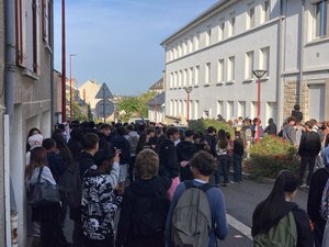 VIDÉO. Blocage des lycées : à Rodez, les lycéens de Monteil et Foch font front commun, sous fond de tension