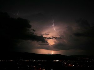 Orages : quatre départements de retour en vigilance jaune "pluie-inondation", Météo France n'exclut pas une "une aggravation" en orange samedi