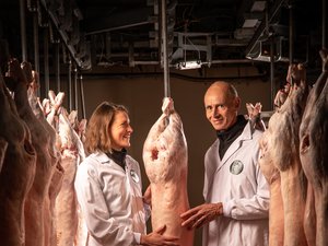 Marché de pays de l'Aveyron : l'agneau allaiton de la maison Greffeuille est de retour !