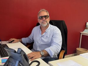 Du rugby à haut niveau à bureau de principal : rencontre avec Hervé Vacaresse, le nouveau chef d'établissement de cette école de Decazeville