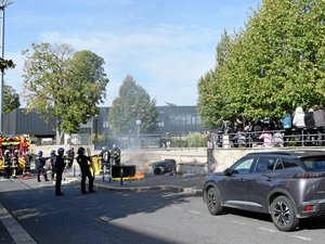 "Une grande fermeté" : jets de pierres, projectiles, sacs-poubelle enflammés... à Rodez, quatre mineurs et un majeur âgés de 15 à 19 ans interpellés par la police, vont être présentés en justice