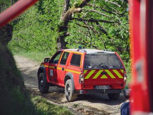 Deux personnes victimes d'un accident de quad dans une forêt inaccessible en Aveyron, le drone des pompiers finit par les repérer