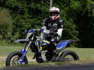 Il labourait à 12 ans le champ de ses parents avec sa moto : ce pilote aveyronnais progresse en finale du championnat de France des rallyes routiers