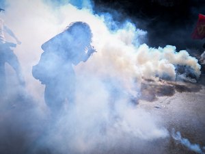 Blocage des lycées : il voulait renvoyer une grenade de désencerclement, un lycéen a eu sa main arrachée avant un acte III ce mardi