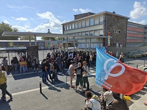 Blocage des lycées : cet internat de Rodez annonce refuser d'accueillir les élèves qui manifestent, puis fait machine arrière