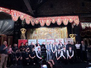 REPORTAGE. "On apprend à travailler, à s'organiser et à se surpasser" : des cuisines du lycée Saint-Joseph aux 400 couverts de l'Aveyron en Seine, le baptême du feu de la jeune garde aux côtés de huit chefs