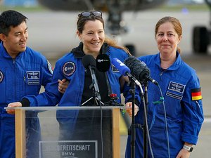 À 400 km de la Terre, il n'y a "pas de divisions, pas de frontières" : Sophie Adenot de retour en Europe, avant d'entamer un programme de récupération