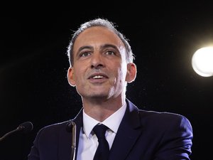 Présidentielle 2027 : quand la victoire de Raphaël Glucksmann à la primaire de la gauche impacte le 20H de France 2