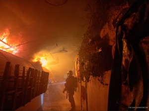 "Il ne reste plus rien" : le plus ancien marché alimentaire couvert de Paris a été détruit par un incendie dans la nuit