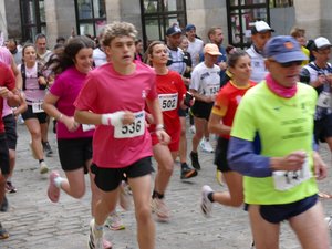 VIDÉO. Octobre rose : avec 1 800 participants, la Villefranchoise cartonne pour la bonne cause
