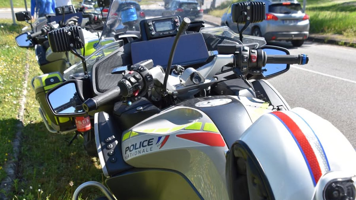 Une semaine sur les routes de l'Aveyron pour les motards CRS : un bilan de près de 300 délits, excès de vitesse et contraventions