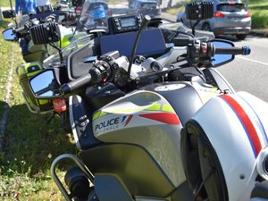Une semaine sur les routes de l'Aveyron pour les motards CRS : un bilan de près de 300 délits, excès de vitesse et contraventions
