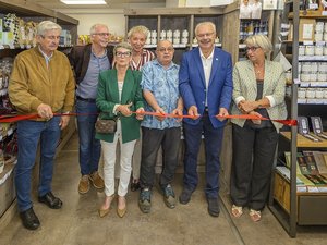 "Peu de villages ont la chance de pouvoir ainsi fêter leur commerce" : en Aveyron, cette épicerie célèbre ses 100 ans d'existence