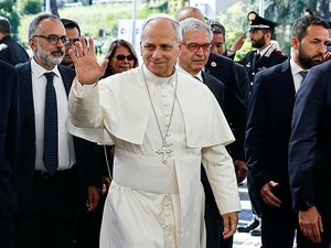 Le Pape "s'est levé et a pris son petit-déjeuner" : où en est l'hospitalisation de Léon XIV après le retrait d'un nodule cancéreux ?
