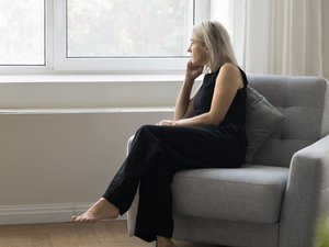 Sommeil, santé mentale, vie sociale... : pourquoi la ménopause nécessite une prise en charge globale