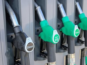 "Indemnité carburant" : la nouvelle aide de 100 ¬ par mois sur les rails jusqu'à la fin de l'année, on vous rappelle quelles sont les conditions pour en bénéficier