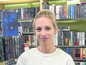 "On essaye d'orienter et de contrôler au maximum" : la littérature romance séduit les jeunes lectrices