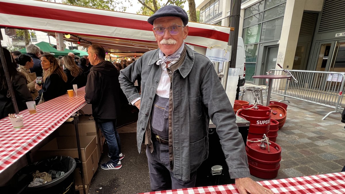 "Je n’en ai pas manqué un seul" : Francis Portal, bénévole depuis le début du marché des pays de l’Aveyron à Paris, il y a 26 ans