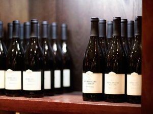 Un viticulteur d'Occitanie détourne sa production pour en faire du châteauneuf-du-pape, un chalet dans les Alpes et des placements financiers saisis