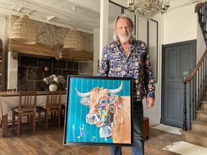 "Je suis le dépositaire de leur vie" : le peintre Chap tisse sa toile avec vos mots jusqu'en Aveyron