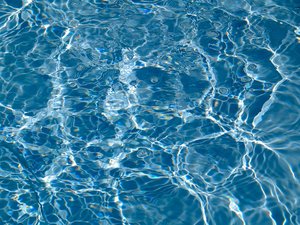 "Je ne devais pas travailler ce jour-là" : trois mois après avoir s'être électrisé et tombé dans sa piscine, Yann retrouve son ange gardien, Hamza, livreur, qui lui avait sauvé la vie