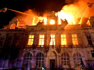 Incendie de la mairie de Limoges : le maire menace de démissionner, une marche prévue à Limoges avec de nombreux élus dont Carole Delga, présidente de la Région Occitanie
