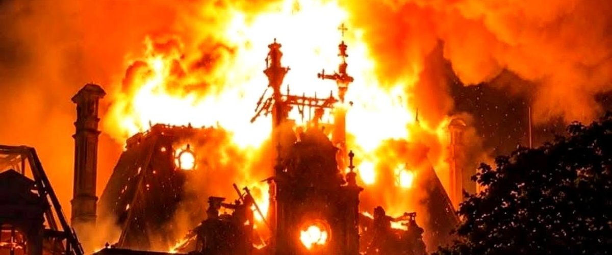 EN IMAGES. Incendie de la mairie de Limoges : les pompiers ont partagé les terribles photos du bâtiment dévoré par les flammes et de leur intervention hors normes