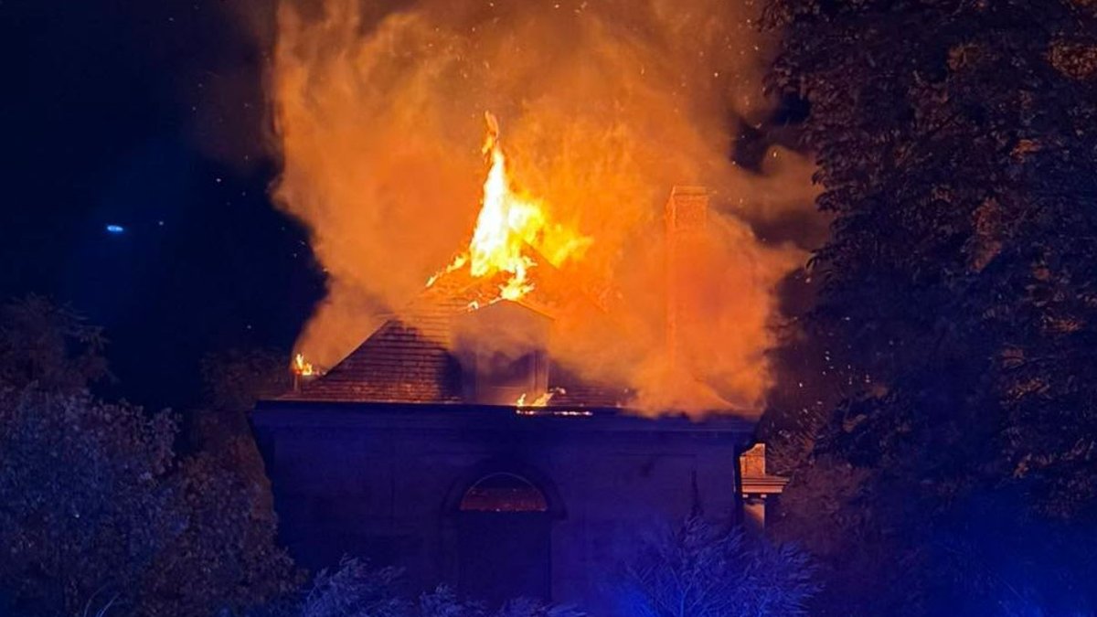 Violences du 17 octobre : un château a aussi été incendié en Indre-et-Loire dans la nuit par des "individus cagoulés"