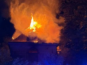 Violences du 17 octobre : un château a aussi été incendié en Indre-et-Loire dans la nuit par des "individus cagoulés"