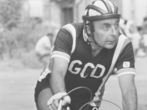 111 000 km parcourus en Aveyron, le même col gravi 1 241 fois : véritable stakhanoviste du vélo, Claude Jonis s'en est allé à 91 ans