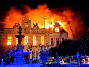 Incendie de la mairie de Limoges : ce que l'on sait du suspect de 40 ans fiché S interpellé mardi matin par la police et le RAID