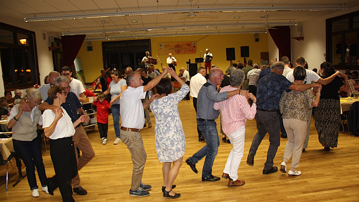 Sénergues Hosts Traditional Nuit de la Bourrée Folk Festival