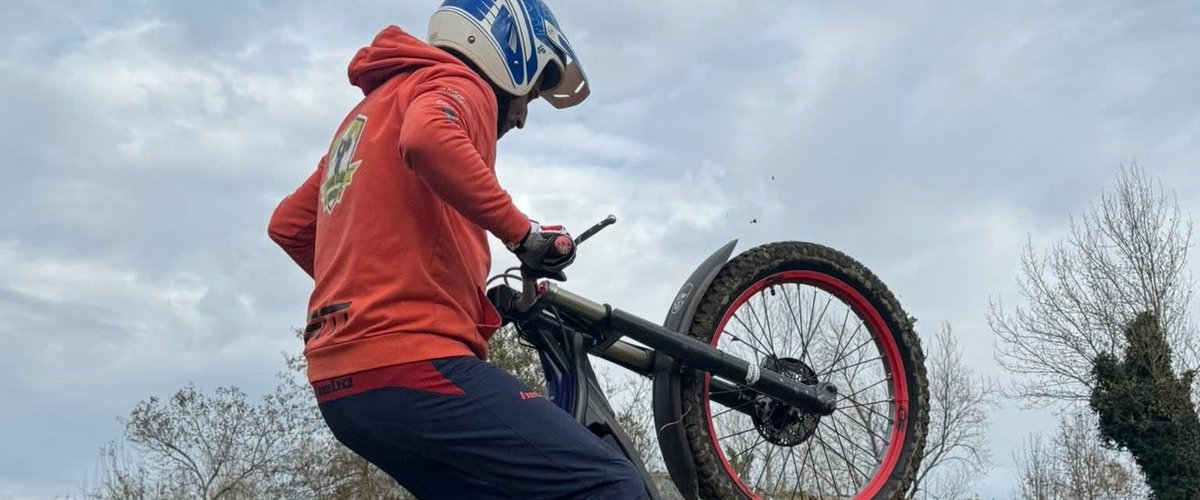Moto : "Je dispose de trois batteries de rechange positionnées aux points de ravitaillement", le défi branché de Patrice Caparroz sur les Trois jours de la Truyère