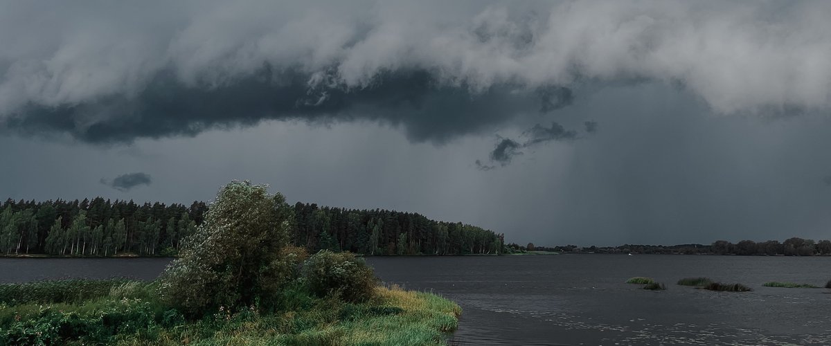 CARTE. Tempête Austen : déjà des rafales à 140 km/h dans la nuit, 8 nouveaux départements placés en vigilance orange, 23 sont désormais concernés