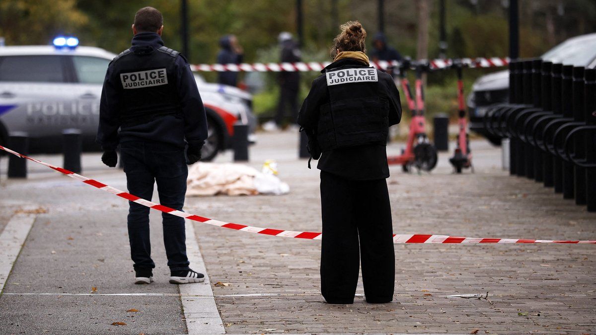 Fusillade à Trappes et La Verrière : une enfant de 12 ans gravement blessée par huit balles, "elle est touchée au foie, au rein, aux bras, aux cuisses", dénonce sa maman