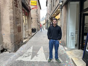 Charles Drevelle cultive son côté artiste à travers les images, qu'il a exposées à Rodez, et le bois, qu'il travaille à Cognac