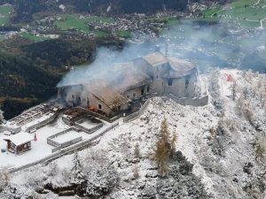 "Il s'agit vraisemblablement d'un incendie volontaire" : ce que l'on sait du feu qui a frappé le "Nid d'Aigle", ancien refuge de montagne d'Adolf Hitler