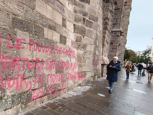 Tags sur la cathédrale de Rodez, "ACAB" inscrit sur le mur du commissariat : le premier auteur interpellé, le second toujours recherché