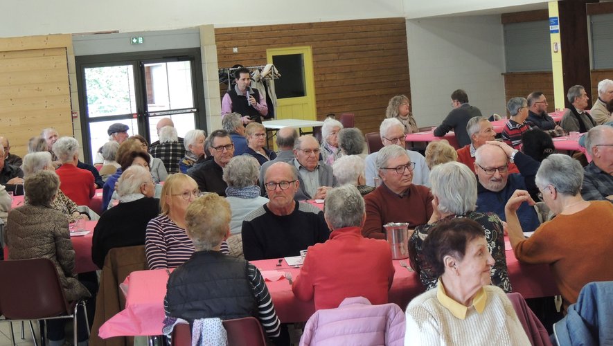 Montrozier. Un repas intergénérationnel placé sous le signe d’Octobre ...